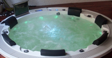 Гидромассажный бассейн Sunrans SR831 Гидромассажный бассейн Sunrans SR831