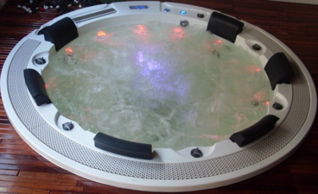 Гидромассажный бассейн Sunrans SR831 Гидромассажный бассейн Sunrans SR831